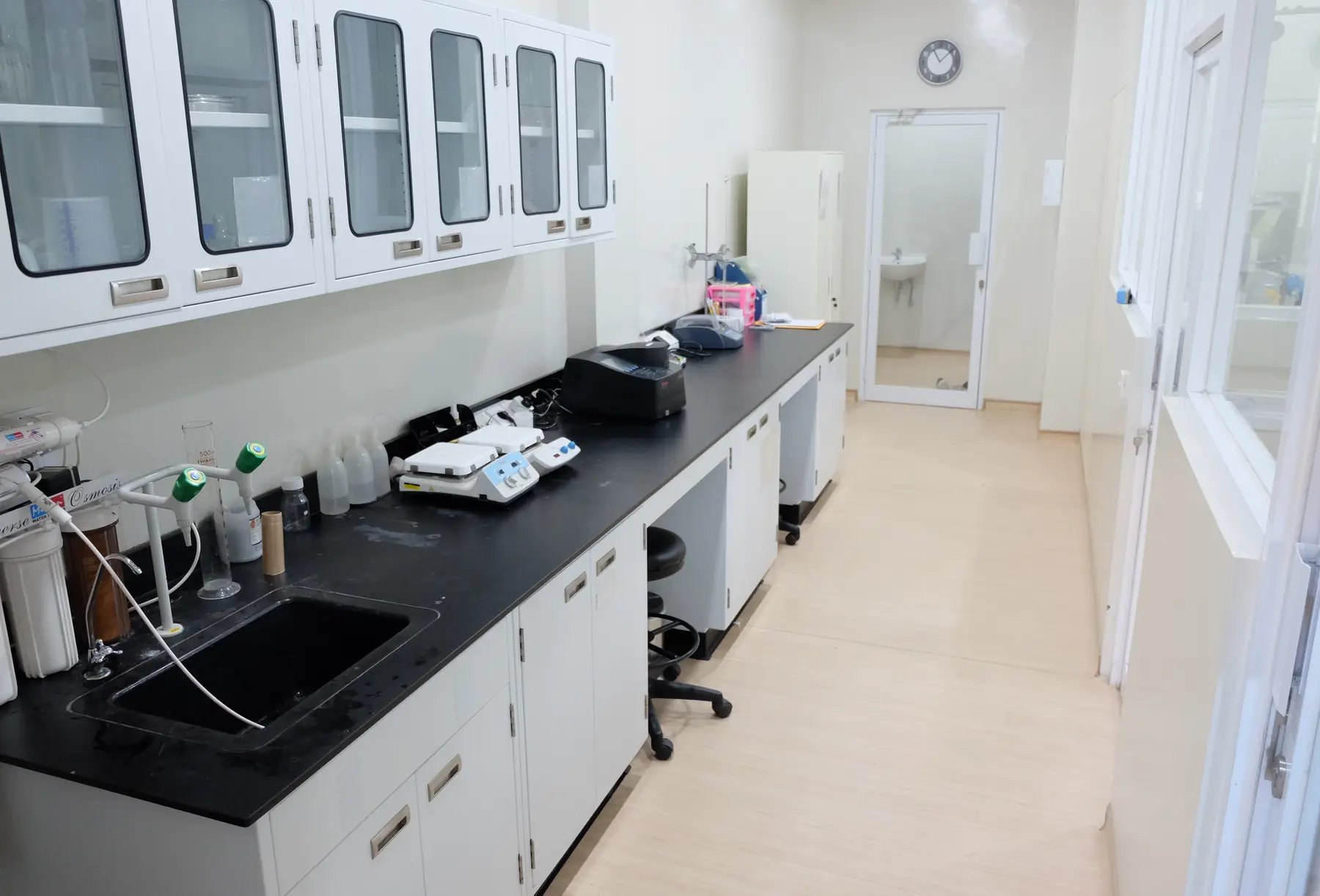 The Cultiva laboratory bench run, with separated sterile and preparation zones.
